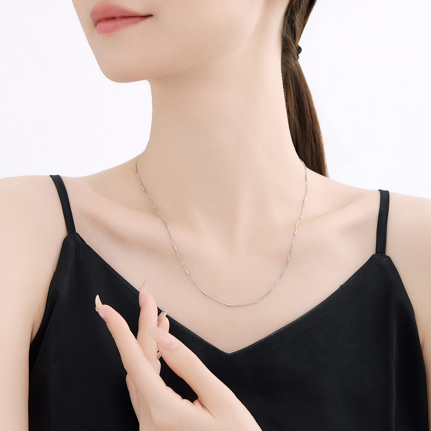 Joyas de moda simple aleación de cobre chapada de pigmento blanco collar collar de clavícula al por mayor mujer