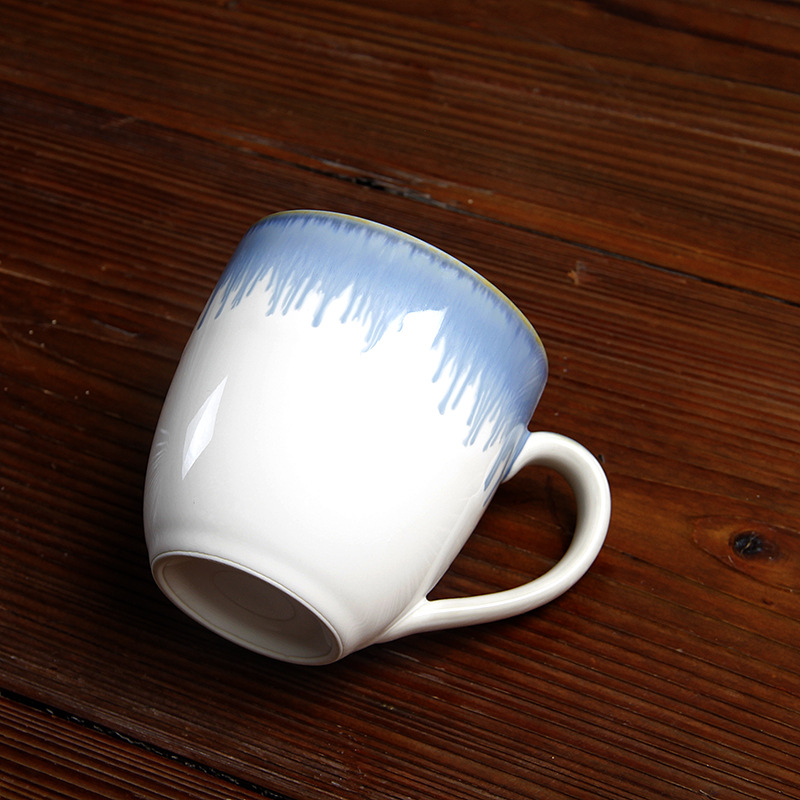 Taza de agua doméstica de comercio exterior de taza de agua de cerámica personal creativa taza de té de agua azul horno de agua encanto taza de cambio