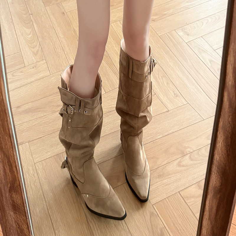 Small design retro fashionable high boots with zipper pointed-toe…