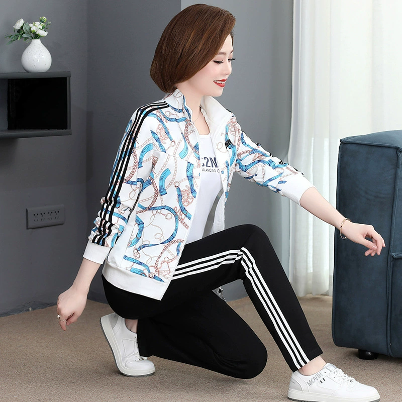Молодая мама осенняя рубашка спортивный костюм среднего и пожилого возраста