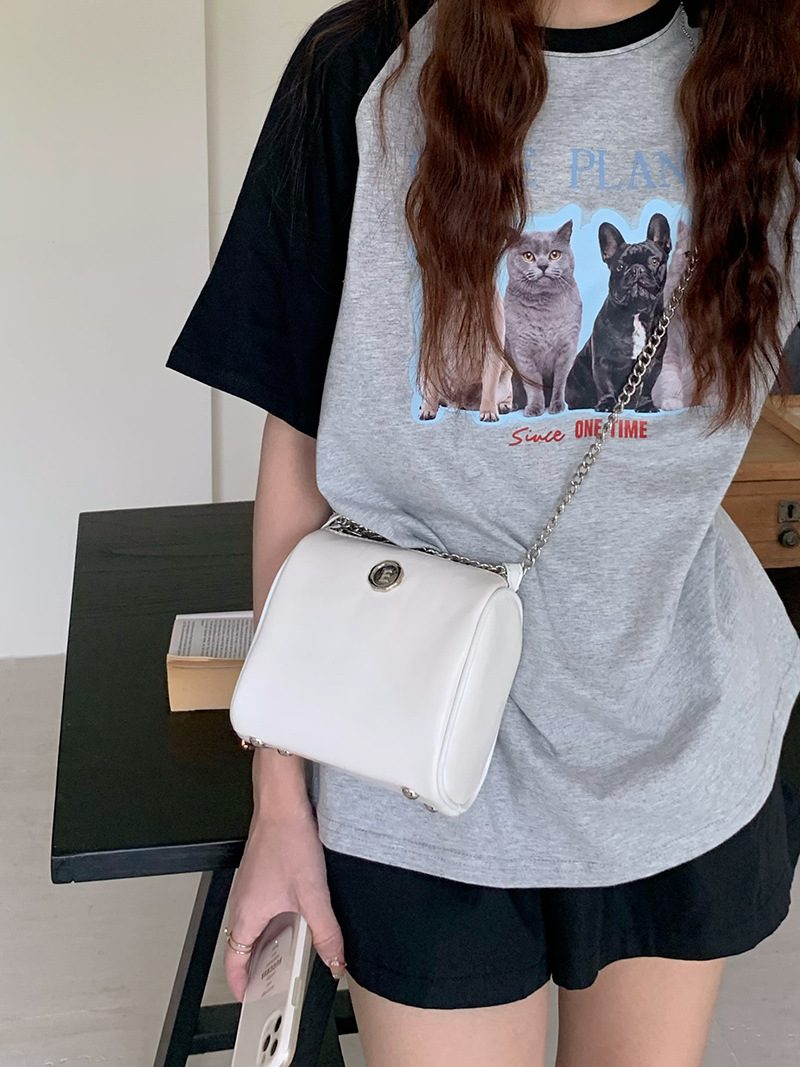 Mini bolso de cadena plateado pequeño bolso cuadrado femenino 2025 nueva textura diseño de nicho mini bolso de mensajero de un solo hombro marea