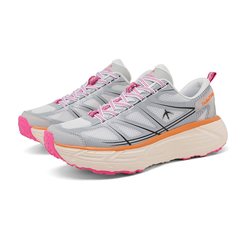 Primavera nuevo tipo de zapatos deportivos de tejido de vuelo para hombres, zapatos de correr transpirables casuales con suela gruesa