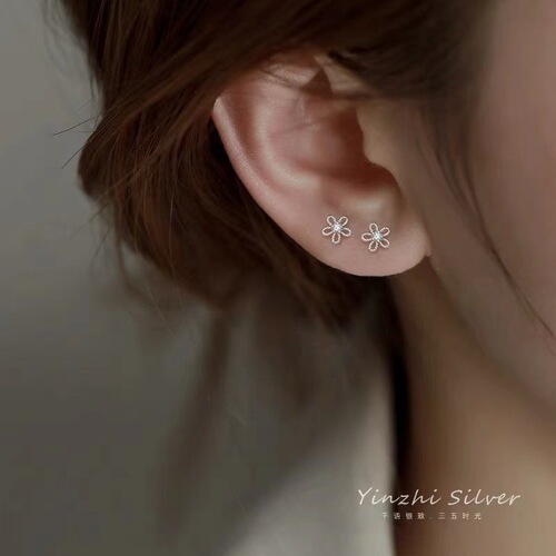 Silver needle earrings for women, small mini flower temperament, ins style design earrings, ear bone nails for pierced ears