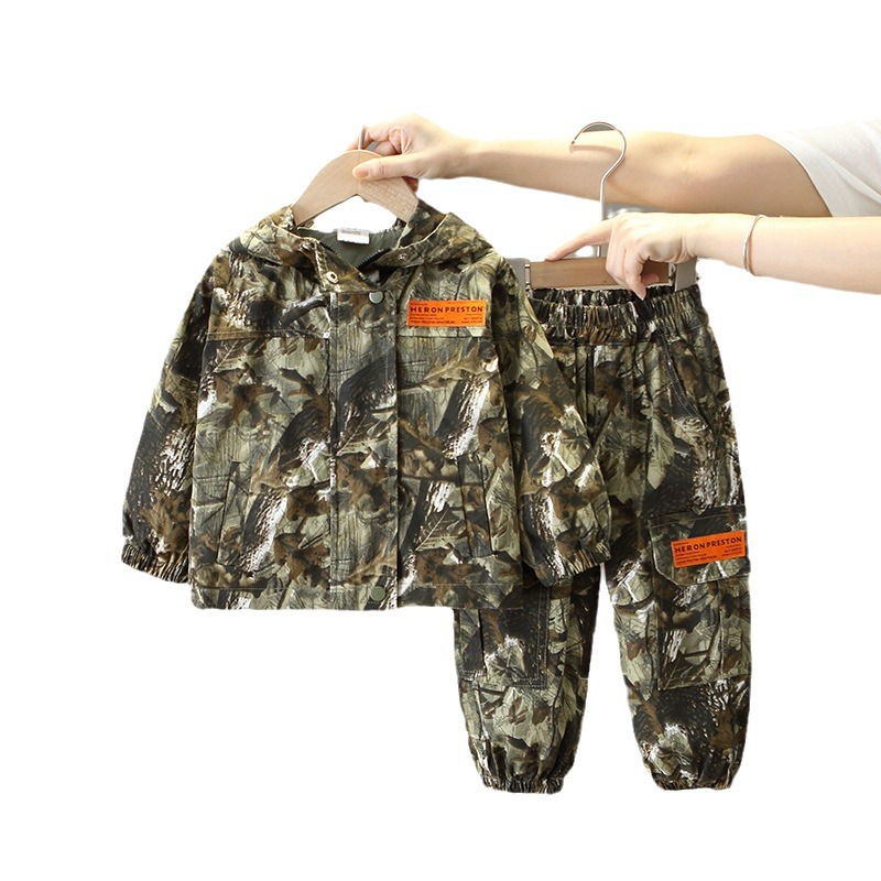 6138 Traje de otoño para niños 2025 Nuevo estilo Chaqueta con capucha de camuflaje para niños Traje de dos piezas de primavera y otoño para niños