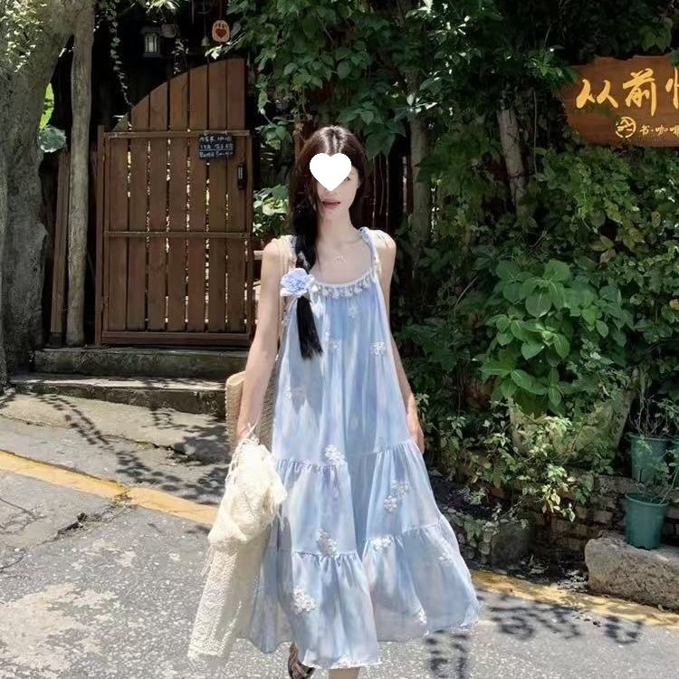 蓝色流苏绣花吊带连衣裙女夏季新款海边度假风宽松初恋大摆长裙子|undefined