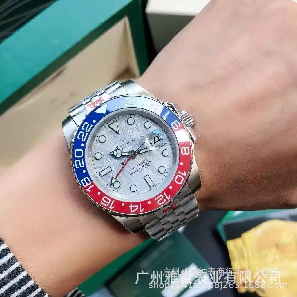 13 / reloj desnudo
