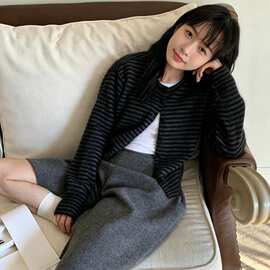 跨境撞色毛衣女秋冬季新款高级感韩系小个子短款针织开衫百搭外套
