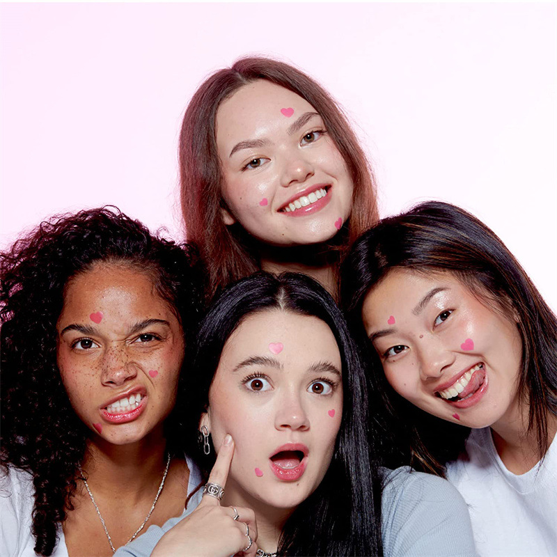 Patchs acne all'acido ialuronico a forma di cuore rosa_voghion.com