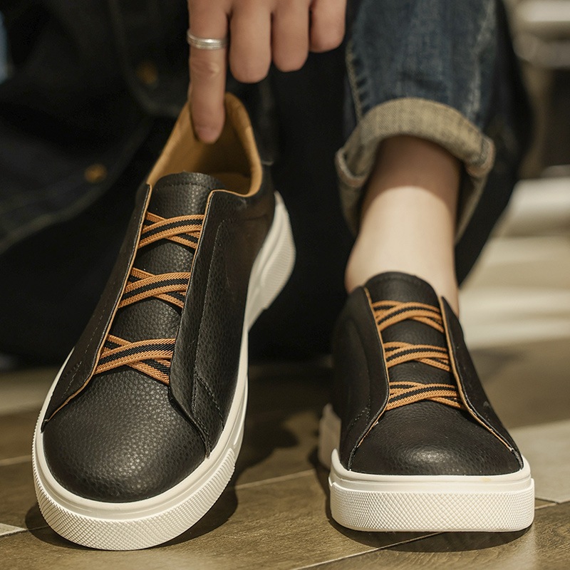 Zapatos de hombre de un pie de zapato 2025 primavera nuevos zapatos casuales de skate para hombres zapatos blancos sin correa estudiantes adolescentes