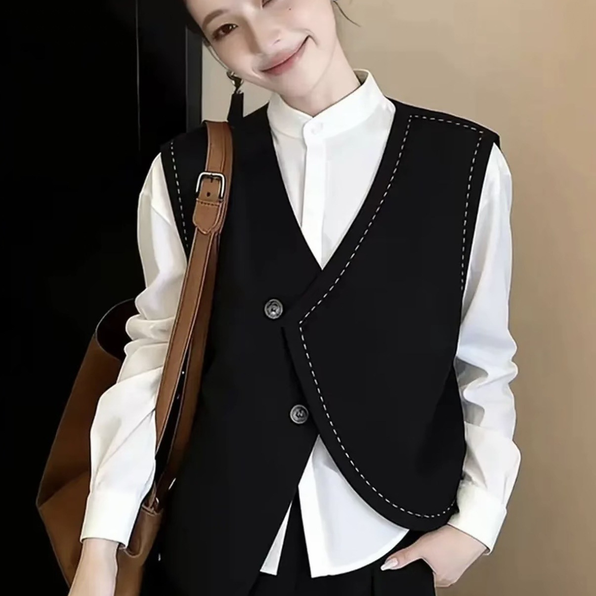 女士时尚外穿马甲2026春秋新款设计感小众不规则明线西装马夹上衣