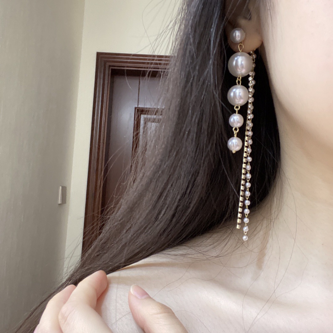 Korean Style Diamond Tassel Pearl Long Earrings display picture 1