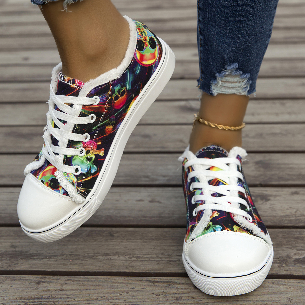 Large round toe versatile women's canvas with skull print flat bottomed board shoes_voghion.com