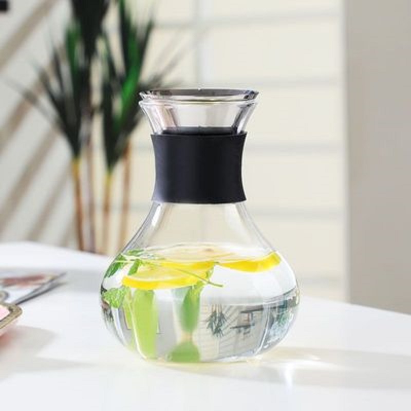 Los fabricantes suministran estilo danés SOLO botella de agua fría vidrio borosilicato resistente al calor botella de agua fría multi-Especificación