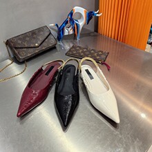 �W��վGŮЬ26���r�к��ܛ��Ϟ̥ţƤ���^�\��һ�֎��͸��Λ�Ь