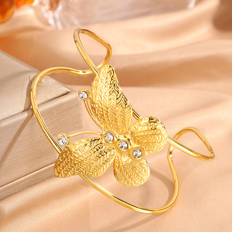 Brazalete de flores anchas de moda europea y americana no se desvanece abertura brazalete de acero de titanio se puede bañar brazalete exagerado al por mayor