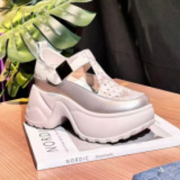 Explosión de sandalias casuales de suela gruesa para mujeres 2026 verano nuevo estilo de moda sandalias delgadas de suela gruesa no cansarse zapatos de pie único