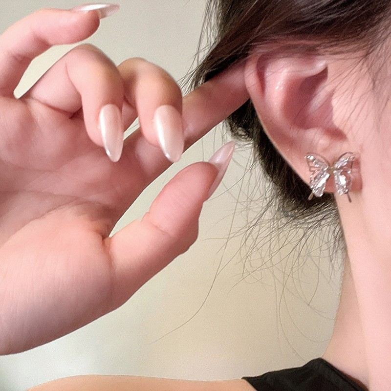 Anillo de metal francés aretes de anillo simple aretes de aretes nuevos estilos de estilo estilo estilo estilo de diseño de nicho temperamento único aretes de mujer cara pequeña