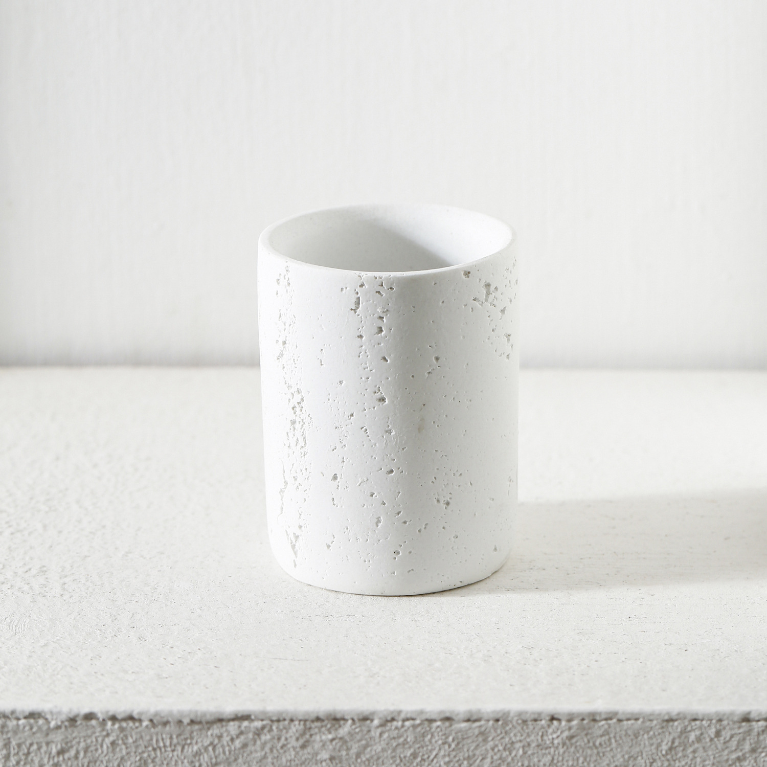 Túnel de viento silencioso almacena siete conjuntos de tazas de enjuague bucal, soporte de cepillo de dientes, botella de emulsión, botella de fragancia, bandeja de jabón, mesa de lavado