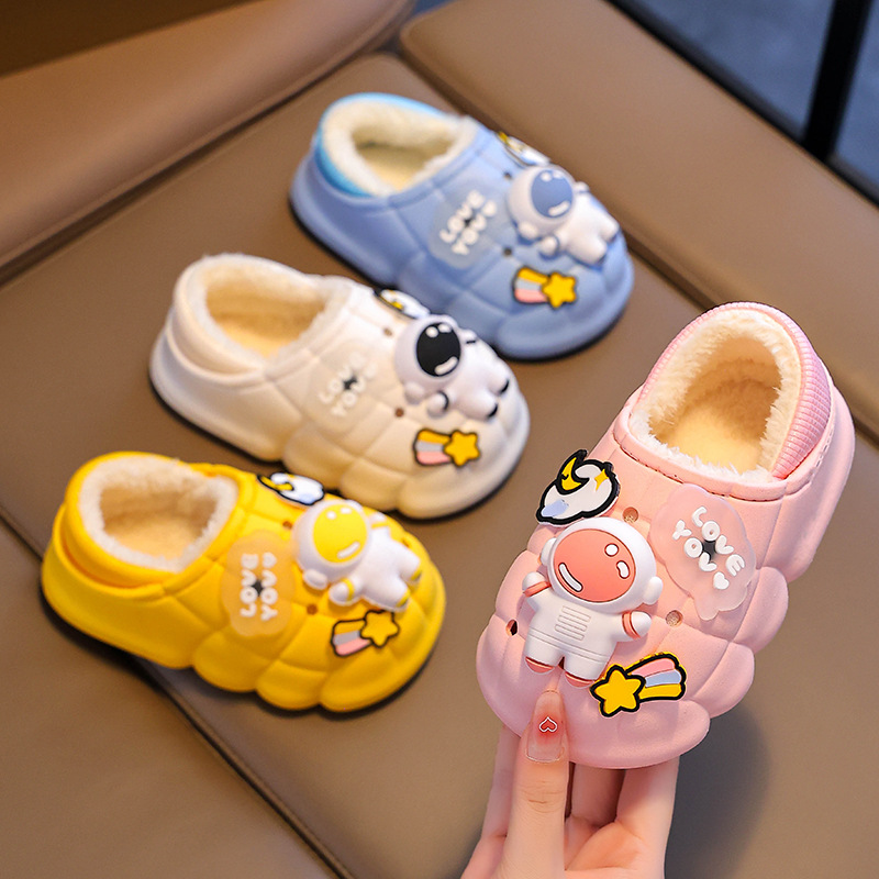 Invierno de niñas zapatos de algodón tacones cálidos para el hogar y veludo lindo niño impermeable antideslizante zapatillas de algodón para niños pequeños y medianos