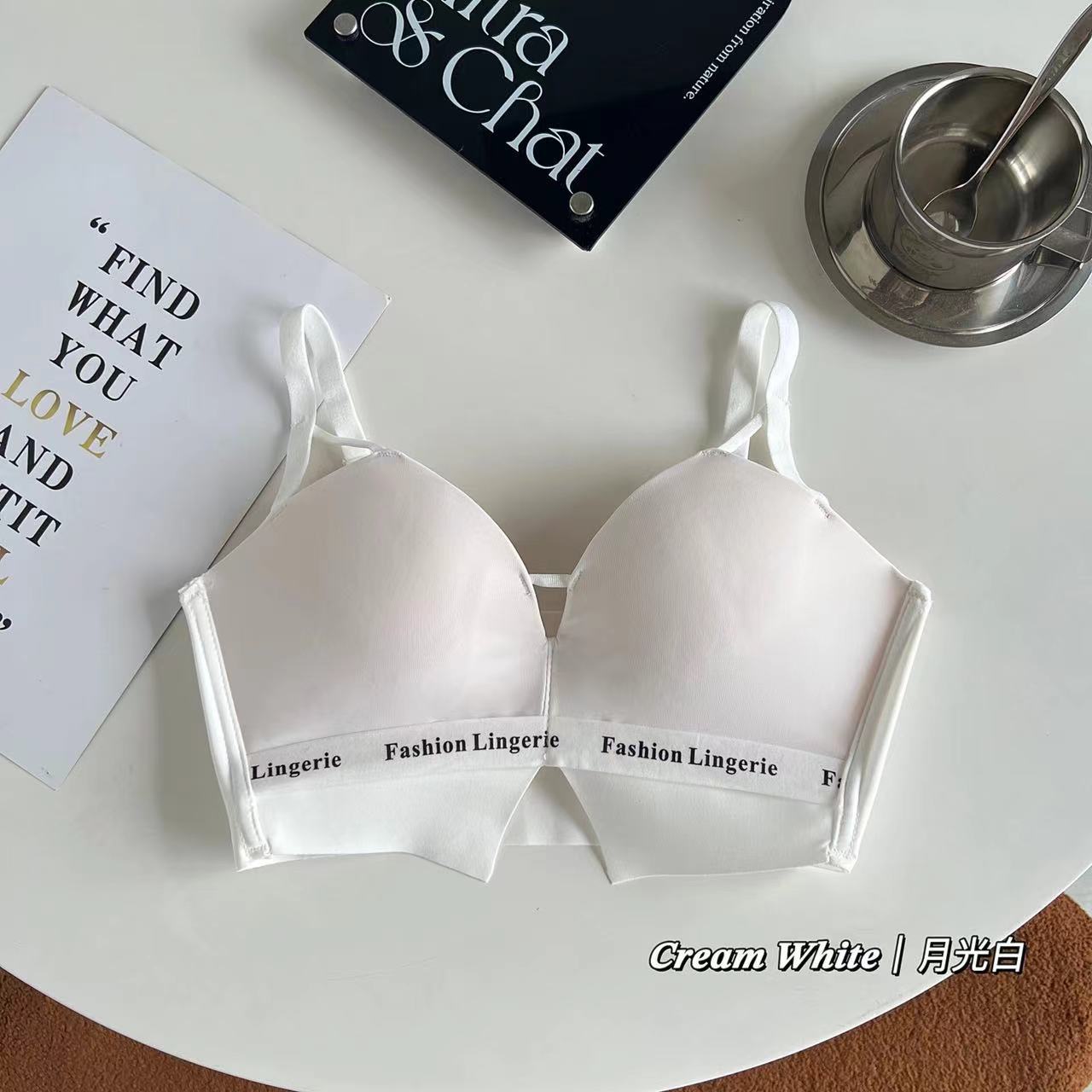 Nueva ropa interior sin marcas Pequeño pecho cerrado sin anillo de acero Pequeño mostrando un bra de mujer