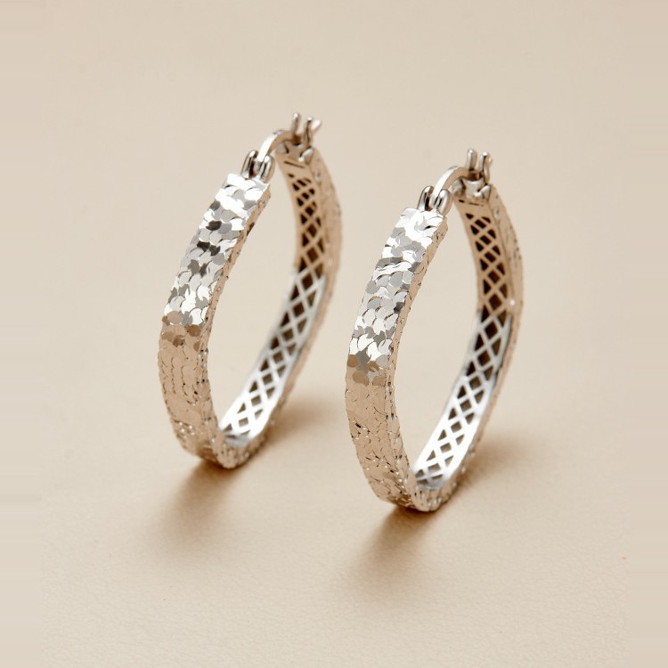 Exquisite, sparkling, ice-crystal diamond-shaped hoop earrings, a luxurious and unique design with a high-end feel, 2026 new earrings and studs