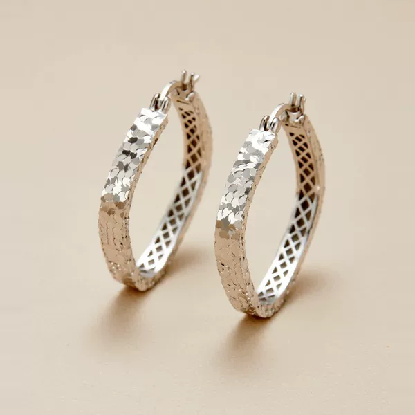 Exquisite, sparkling, ice-crystal diamond-shaped hoop earrings, a luxurious and unique design with a high-end feel, 2026 new earrings and studs