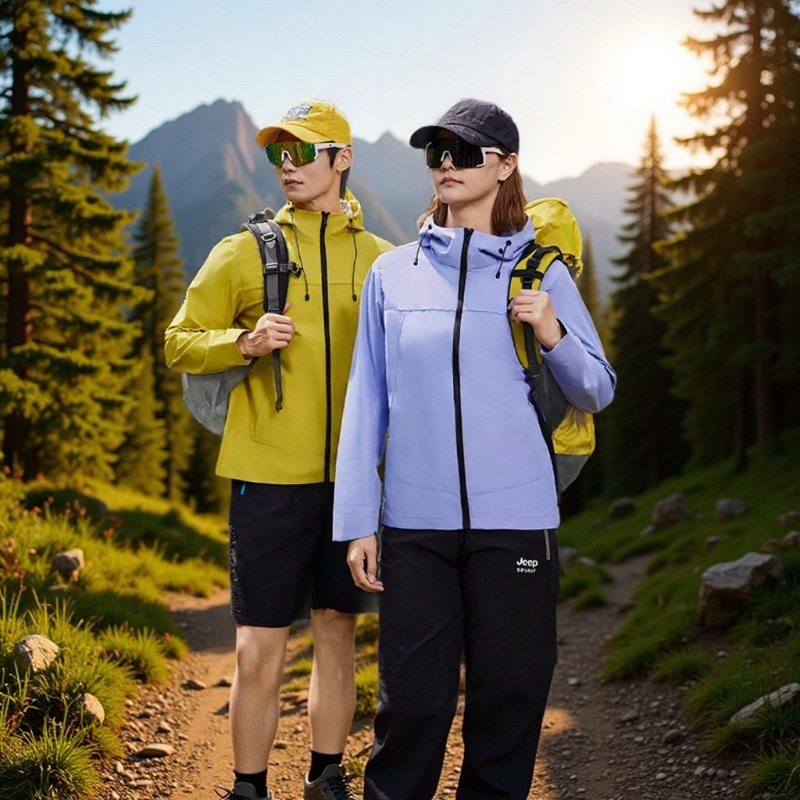 秋冬新款户外纯色简约冲锋衣百搭加厚防水三防面料男登山上衣外套