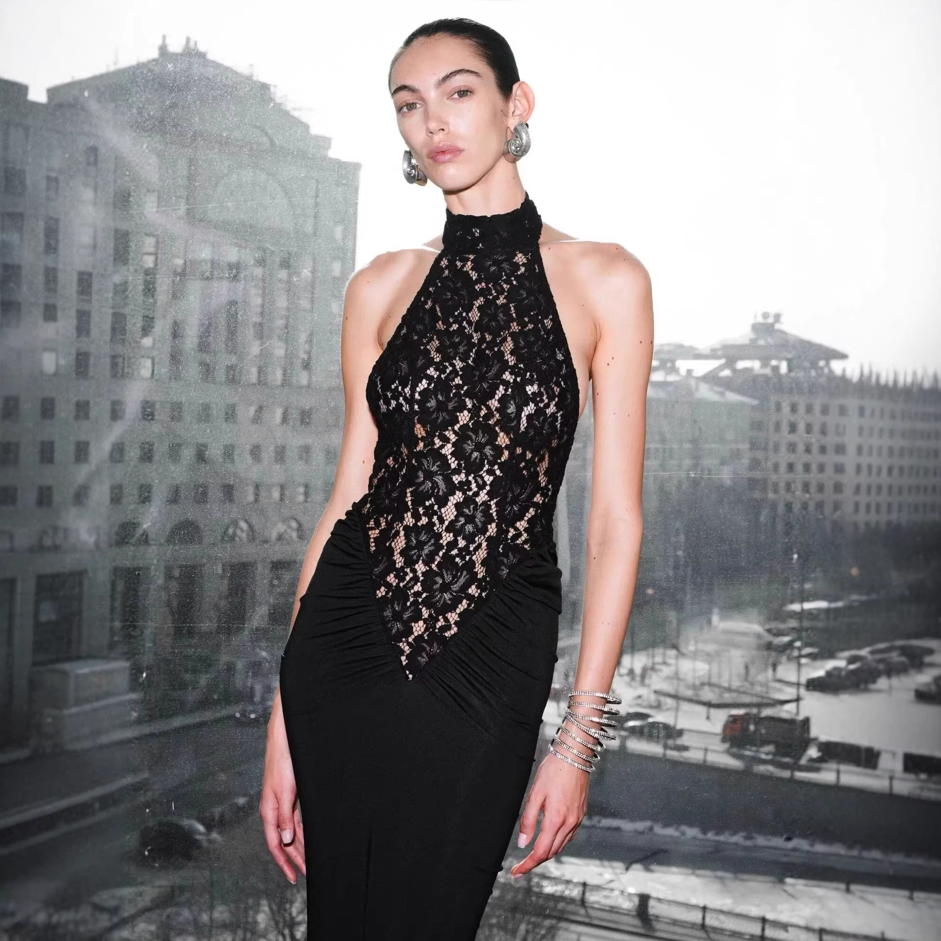 High-End Women's Sleeveless Halter Neck Dress Hollowed Out Lace Patchwork Slim Fit Sexy Style Fashionable Dress_ecoleips.com
