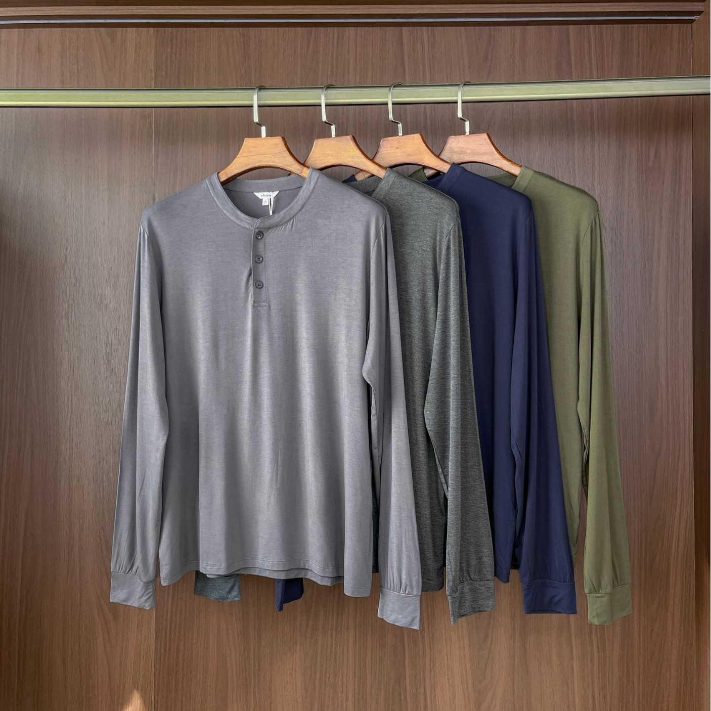 eb 니치 디자이너 브랜드의 가벼운 럭셔리 트렌디 브랜드, 인스타 감성의 긴팔 긴바지, 집에서 입는 잠옷, 트렌디한 인스타 스타일로 착용 가능합니다.