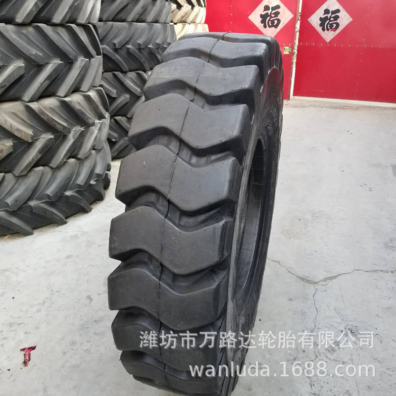宽体车轮胎 1400-24 25宽体自卸卡车矿山翻斗车工程轮胎
