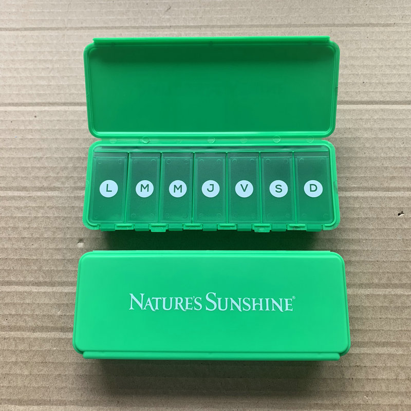 实色绿色 食品级材料带盖子7格医药盒 翻盖7格医药盒 一周药盒