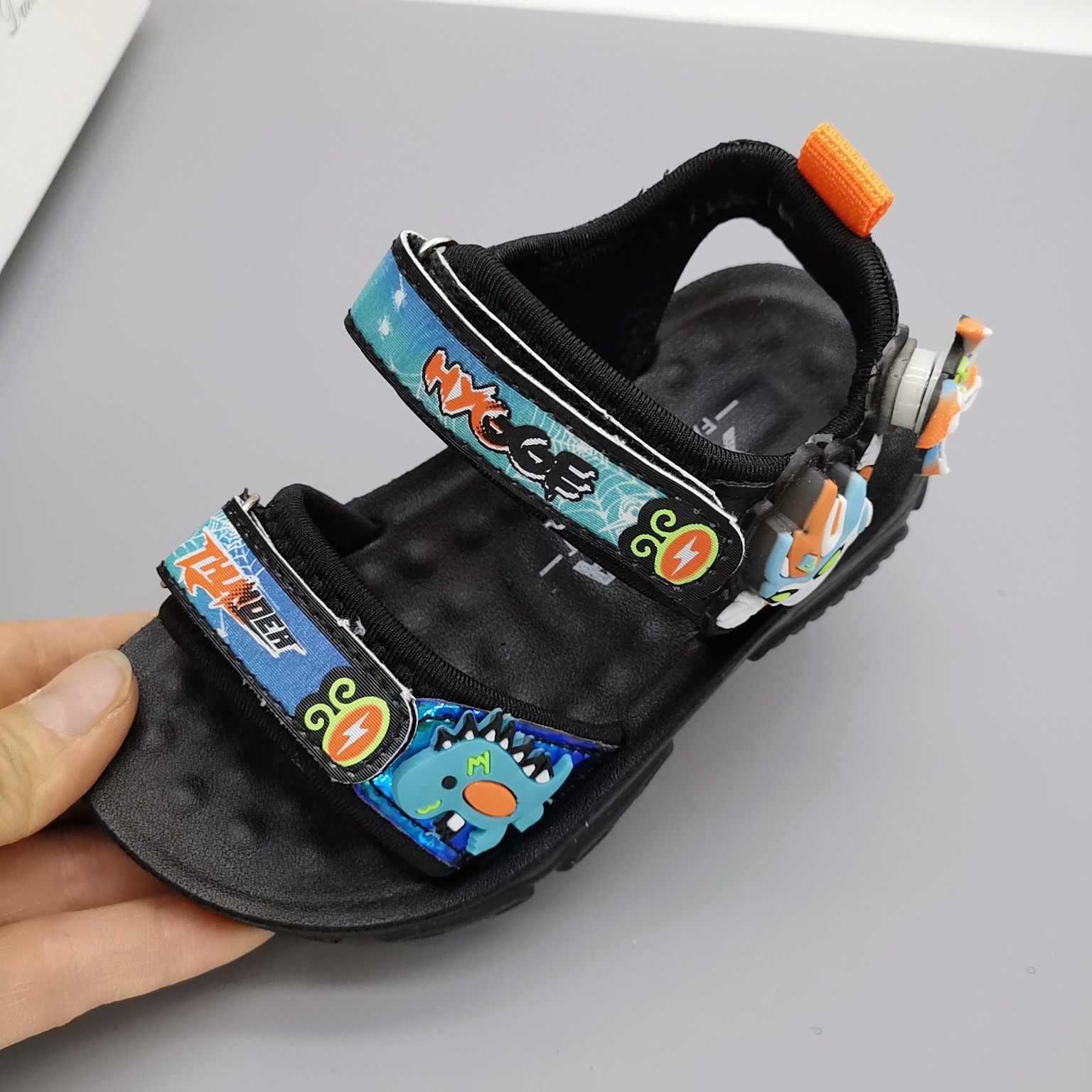 Sandalias de verano de 1 a 3 años Sandalias de fondo ligero para niños Zapatos de playa para niños Sandalias para niños Sandalias para bebés Zapatos para niños