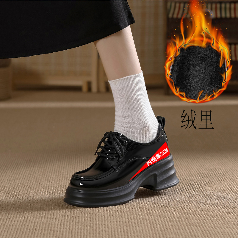 Zapatos de cuero pequeños atados para mujeres 2023 nuevos zapatos de mujer de aumento de altura en el viento británico 3233 zapatos individuales, zapatos de pastelería, suela gruesa, zapatos lefu