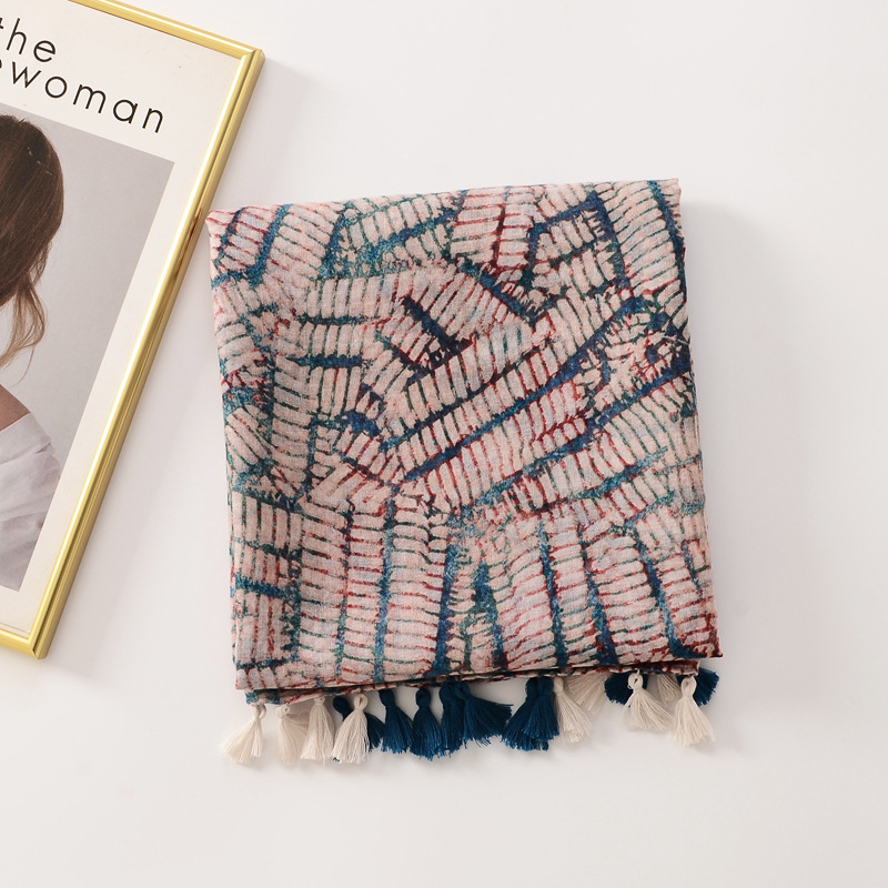 Comercio exterior transfronterizo color rombo impresión geométrica simple y elegante bohemio viaje protector solar chal algodón y lino sensación bufanda de seda