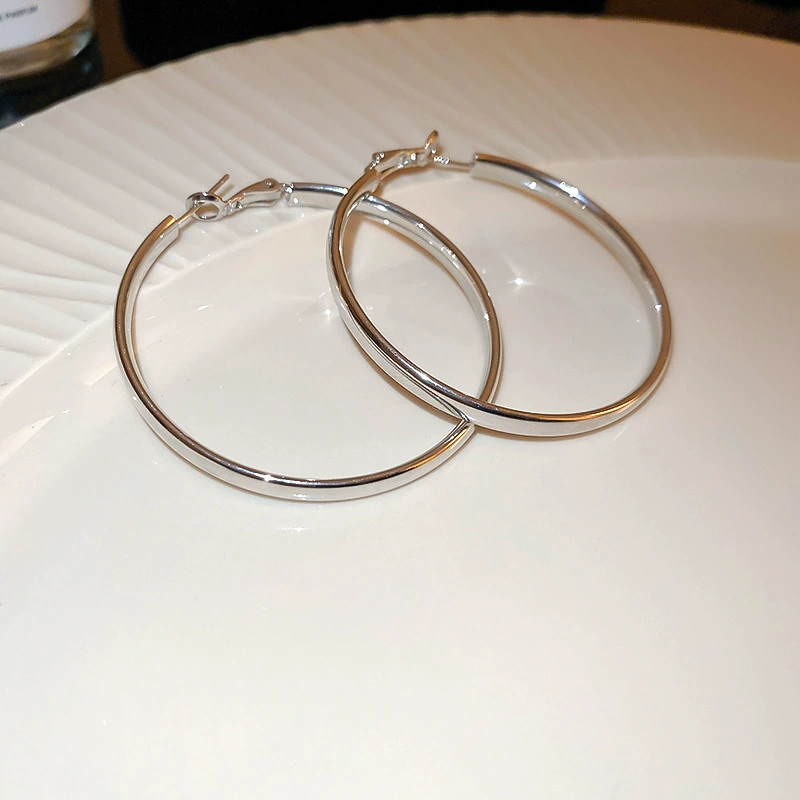 Серебряная игла, металлические модные сексуальные серьги, простой и элегантный дизайн, стиль лёгкой роскоши, стиль высокого качества