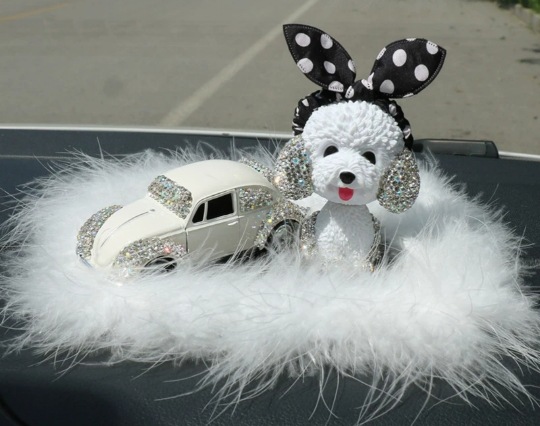 Diamantes de cerámica roja creativa adornos de automóviles de ciervo adornos de automóviles de automóviles adornos de automóviles de plumas diosas