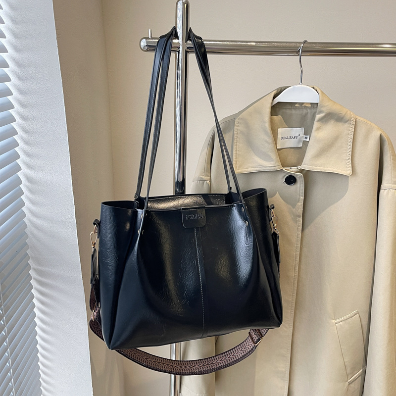 2024 nuevo invierno de patatas dulces con la misma combinación de ocio simple y generoso temperamento de gran capacidad bolso de dama