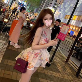 TZ3792油画少女花卉V领吊带连衣裙女夏季新款高级感小个子显瘦短