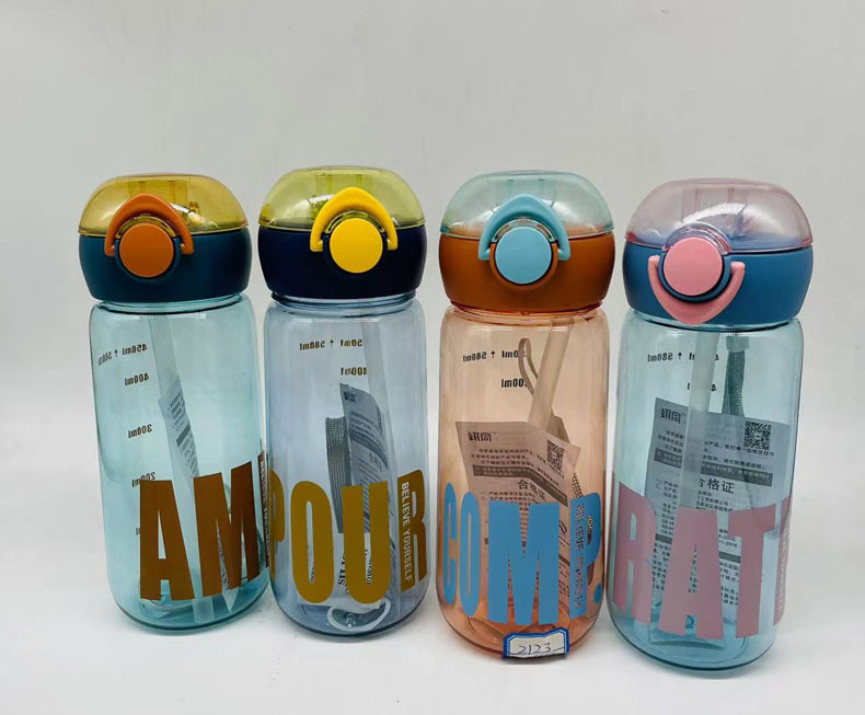 Inglés simple con escala de fábrica de copas de paja cubierta de rebote de tazas de plástico estudiantes de impresión de plástico portátil personalizado