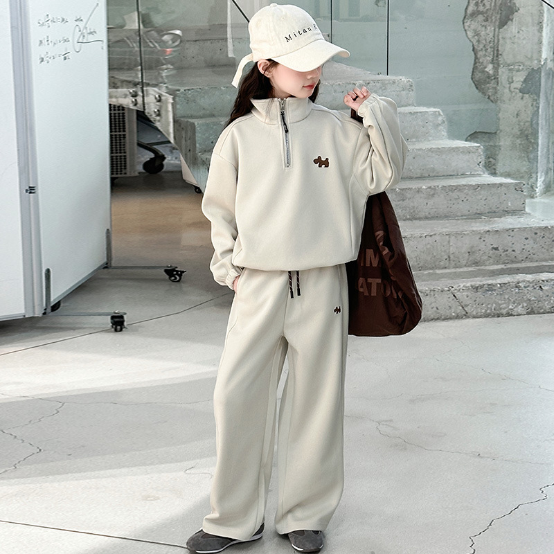 Imitation cashmere fabric towel, approximately 450g, new style girls' fleece-lined two-piece set, fashionable and casual sportswear.