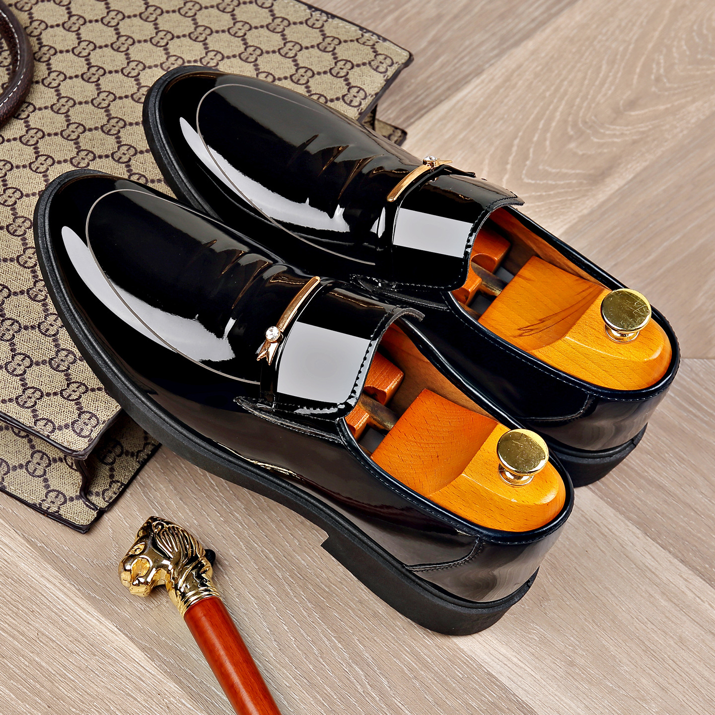 2025 nuevos zapatos de cuero de primavera y otoño para hombres zapatos de cuero suaves comerciales casuales de cuero brillante zapatos casuales transfronterizos de cuero para hombres