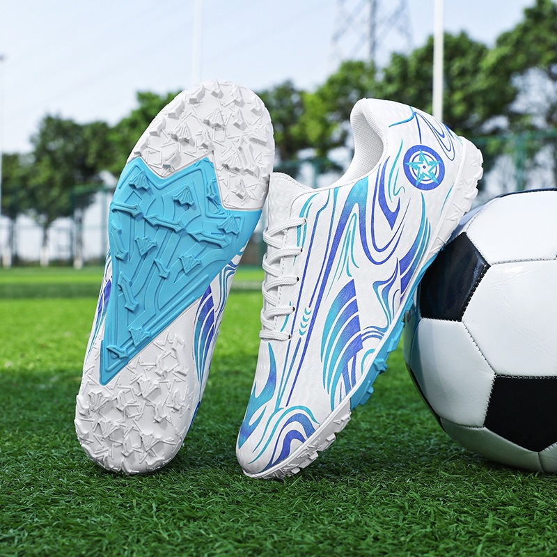 クロスボーダーの新しい滑り止め破損した釘の大人のサッカーシューズ、男性と女性のプロのトレーニング子供用スニーカー、ロートップの若者のスポーツシューズ|undefined