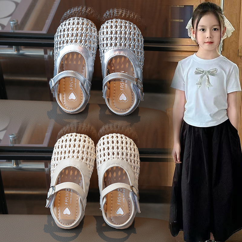 Korean Style Girls' Leather Shoes with Hollow-Out Woven Design, Princess Half-Sandals, Spring/Summer 2026 New Model, Girls' Baby Woven Perforated Shoes