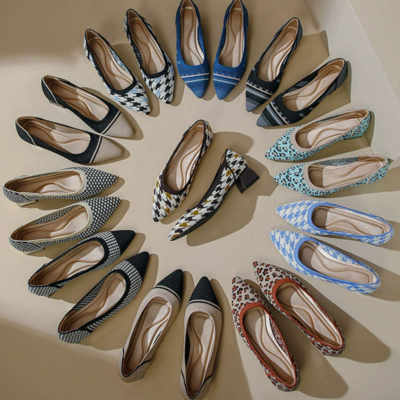 Дышащие женские туфли на среднем каблуке в европейском и американском стиле на массивном каблуке с острым носком и мягкой подошвой, подходящие для весны и осени.