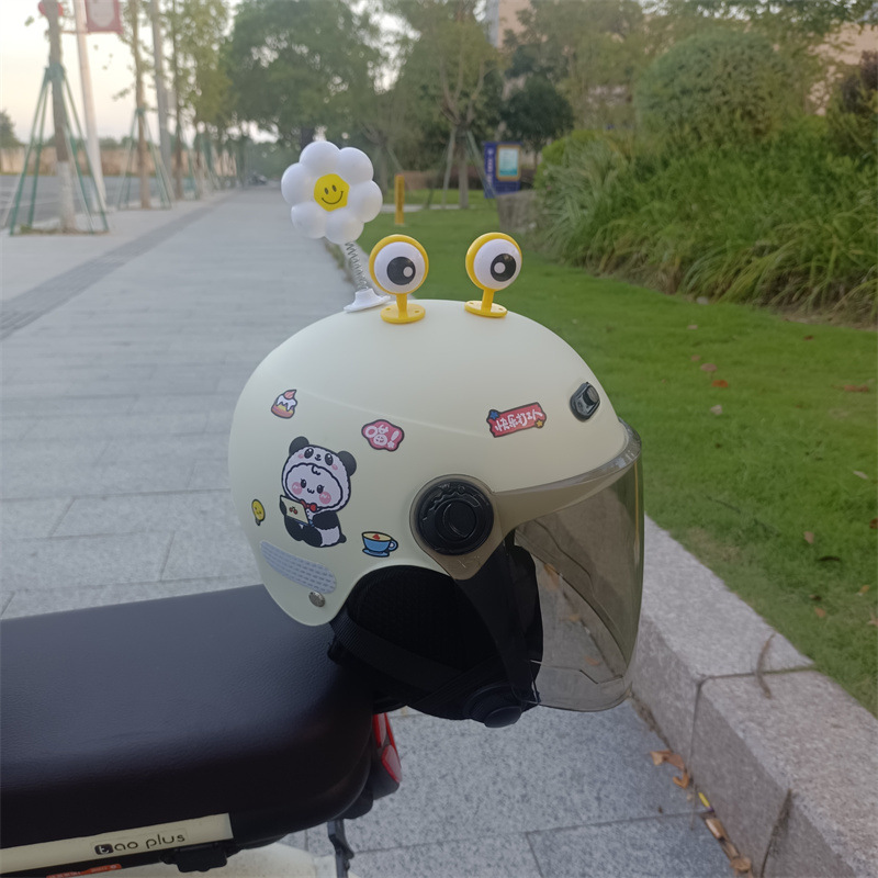 New national standard 3C years old children 1-5 years old electric car motorcycle four seasons universal ear protection adjustable helmet half helmet