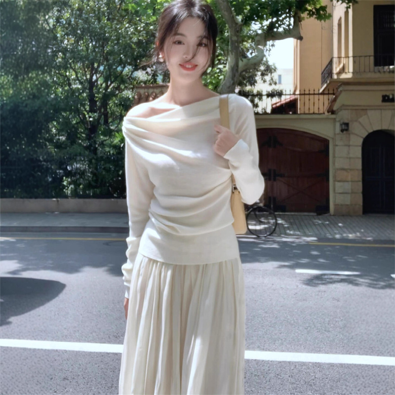 French-Style Swing Collar White Off-Shoulder Long-Sleeve Knit Top for Women, Stunning Early Autumn Outfit with a High-End Feel