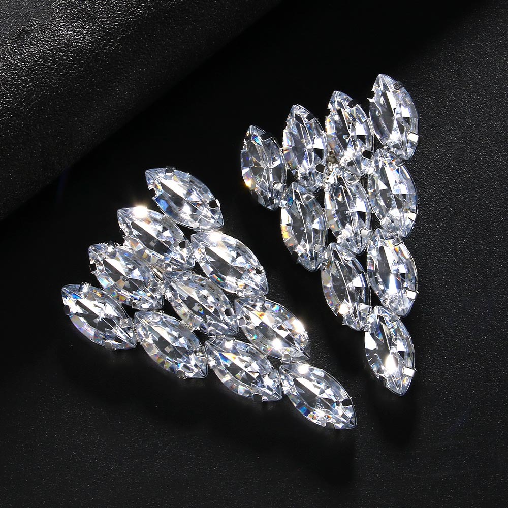 Cross-border nuevo diamante completo invertido triángulo oreja clip No perforado pendientes de diamantes de imitación luz pendientes de joyería de lujo