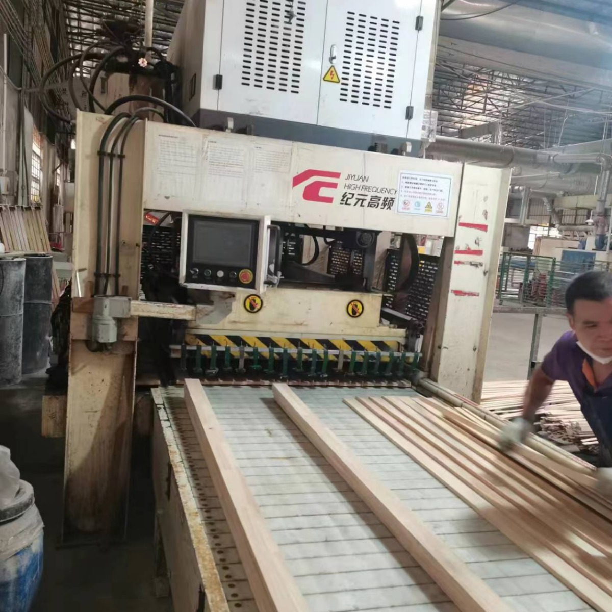 厂家出售木工机械高频拼板机大量高价回收各类二手木工机械设备