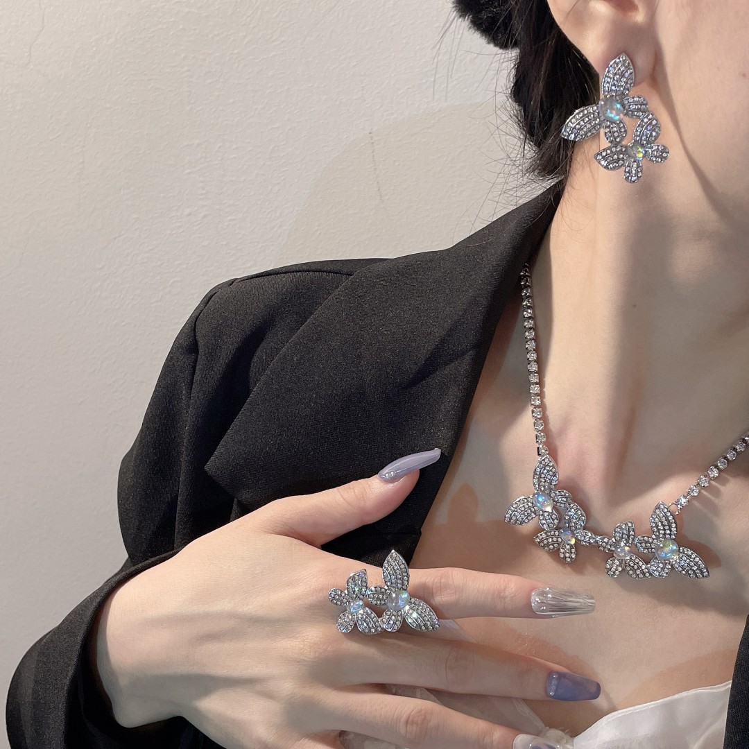 1 Piece Fashion Butterfly Rhinestone Inlay Rhinestones Womenu0027S Necklace