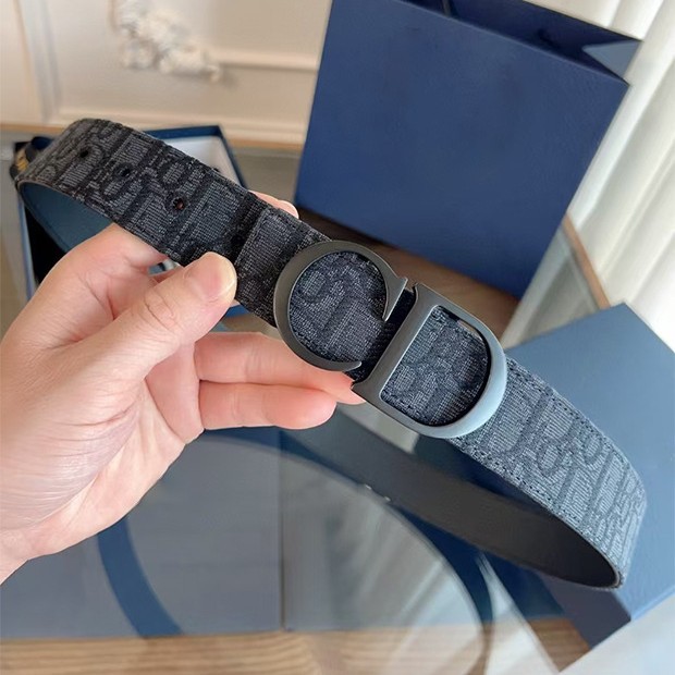 Quality buckle with letters